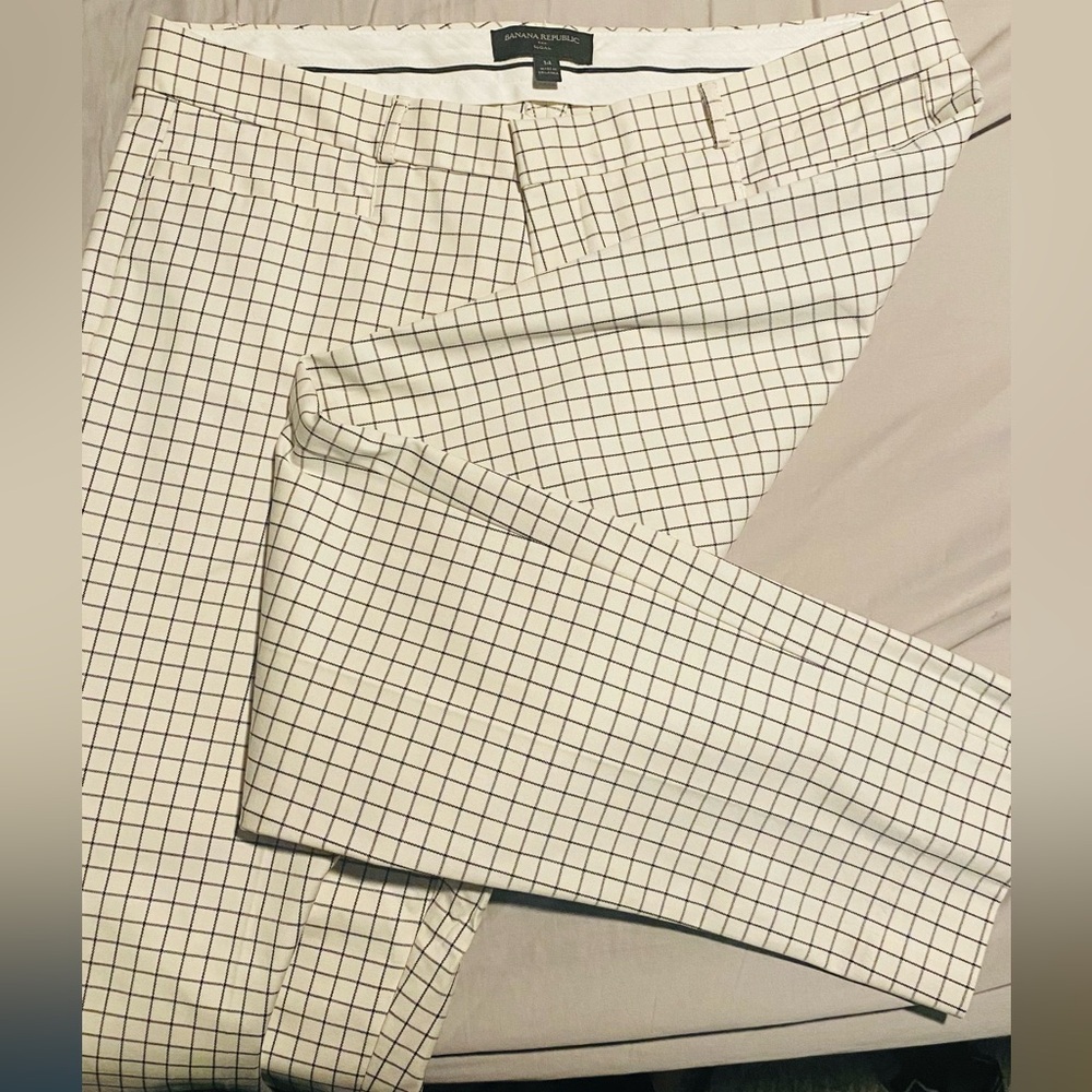 Banana Republic Women's White and Black Checkered Trousers
